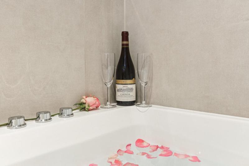 Lavie Maison Hot Tub And Ac Near Arc De Triomphe Parigi Esterno foto